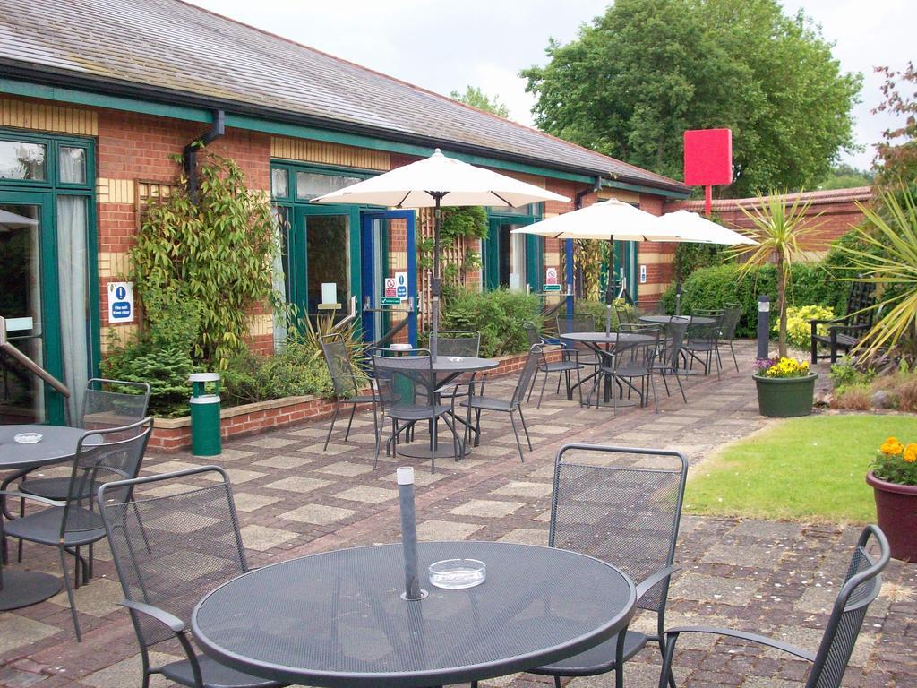 Mercure Wigan Oak Hotel Extérieur photo