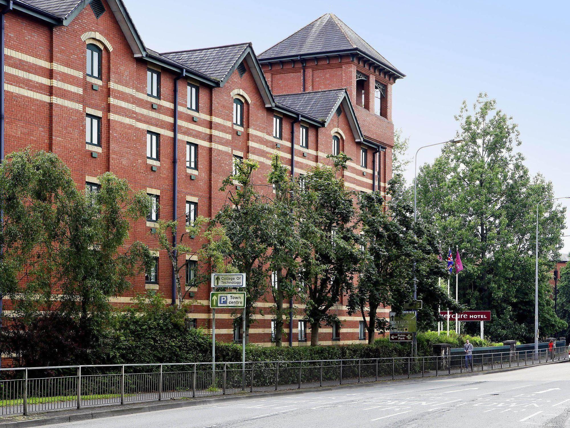 Mercure Wigan Oak Hotel Extérieur photo