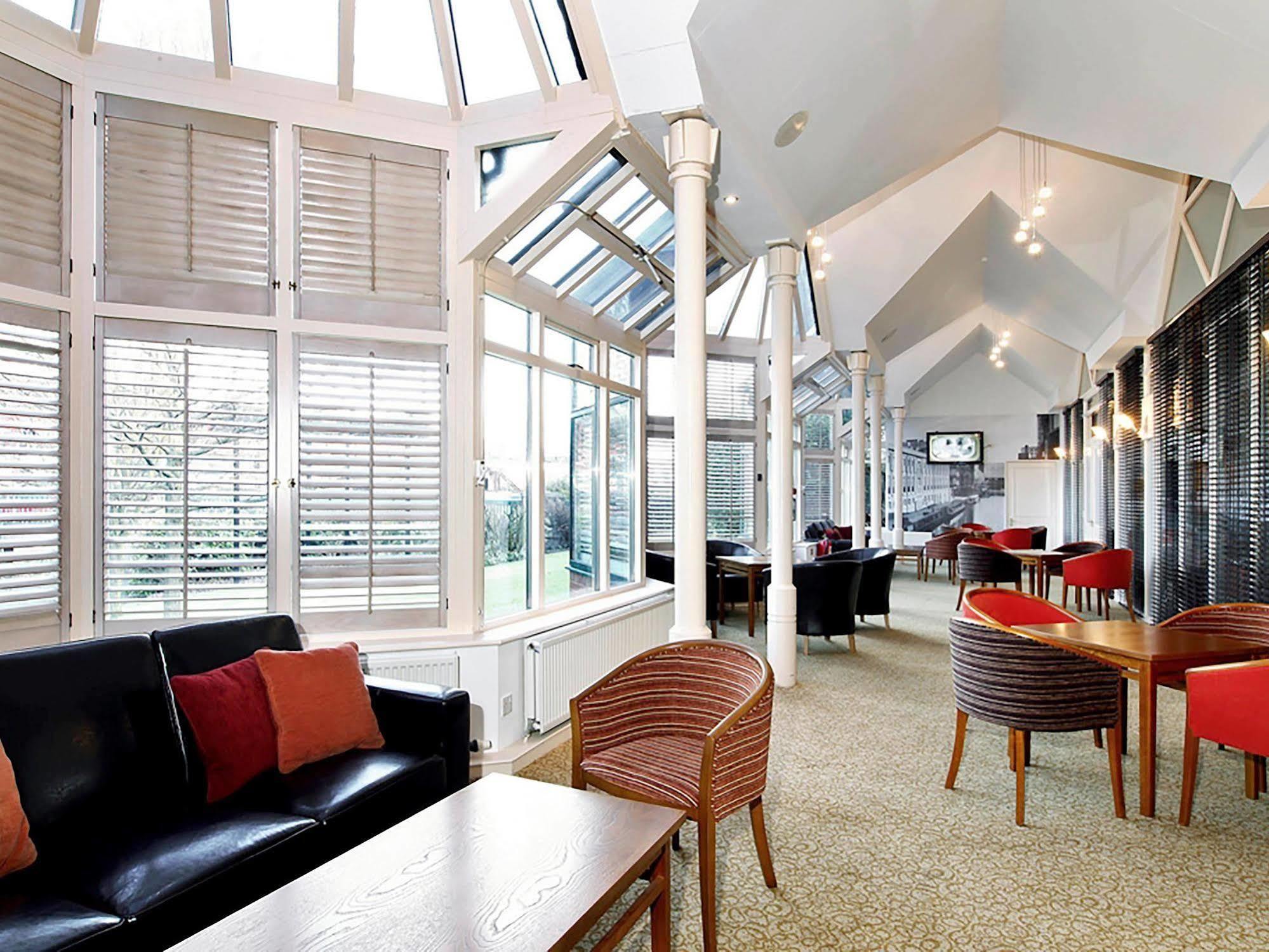 Mercure Wigan Oak Hotel Restaurant photo