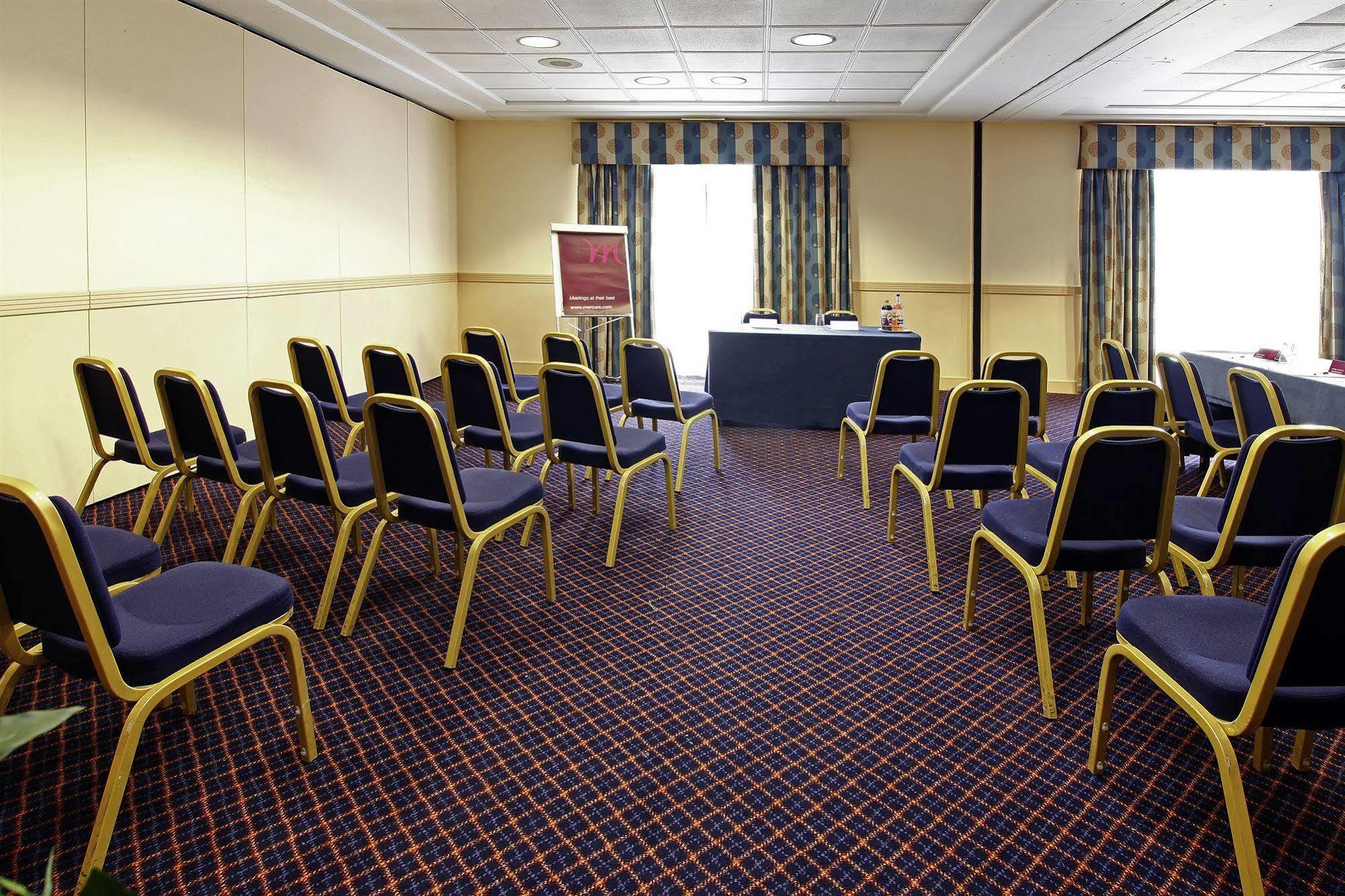 Mercure Wigan Oak Hotel Extérieur photo