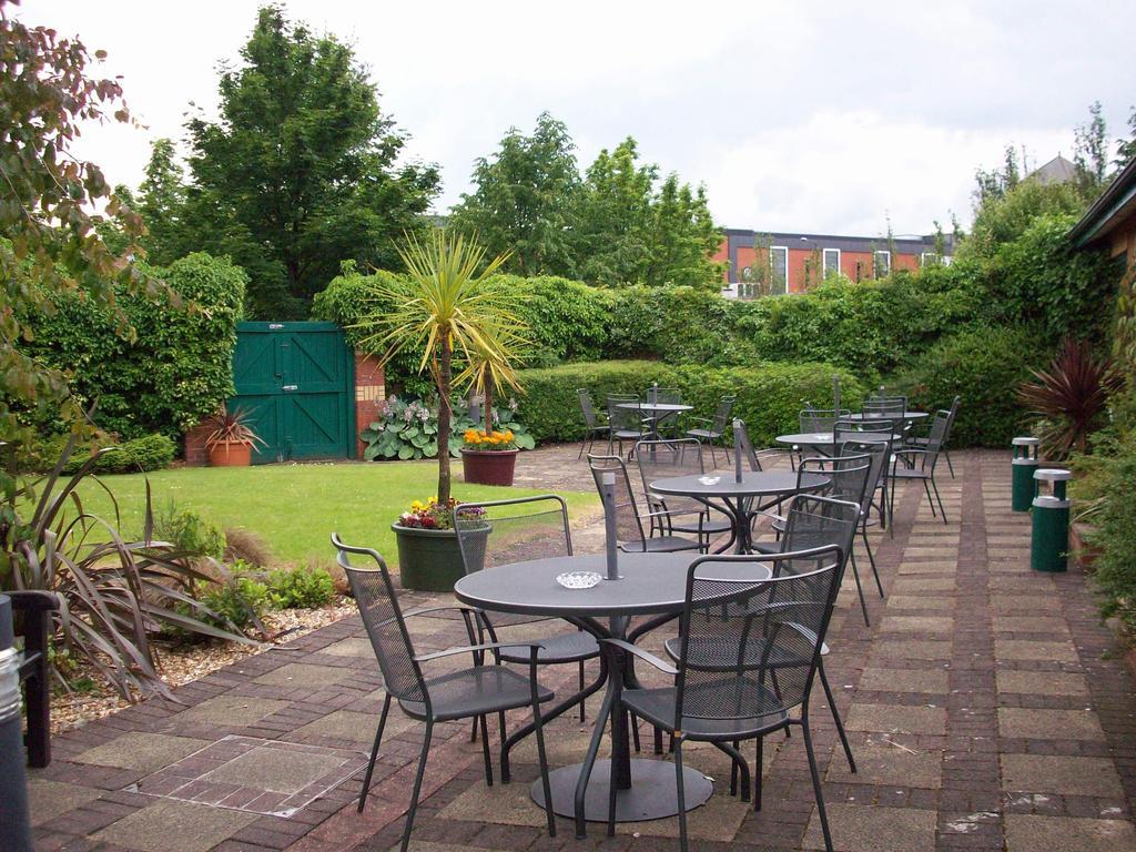 Mercure Wigan Oak Hotel Extérieur photo